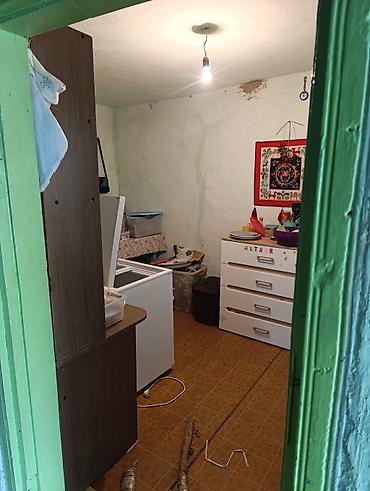 Продажа домов: Продаётся дом с участком в тихом зелёном месте. Участок огорожен, есть — 8