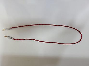 kalonka ses: 3.5 mm AUX audio kabeli - Konnektorlar: 3.5 mm stereo (TRS) – hər iki — 1