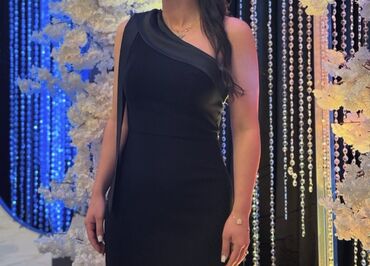 купить вечернее платье в баку: Zərif axşam/gecə libası - Rəng: qara - Dizayn: birçil (one-shoulder)