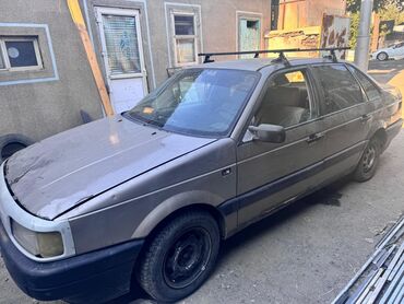 продаю пасат: Volkswagen Passat: 1992 г., 1.8 л, Механика, Бензин, Седан