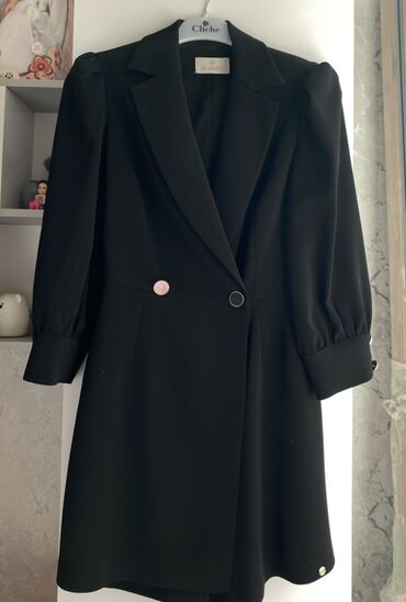 женские черные рубашки: Qadın üçün iki ədəd elegant qısa paltar dəsti 1) Qara blazer-stil lalafo.az -da женские черные рубашки: Qadın üçün iki ədəd elegant qısa paltar dəsti 1) Qara blazer-stil