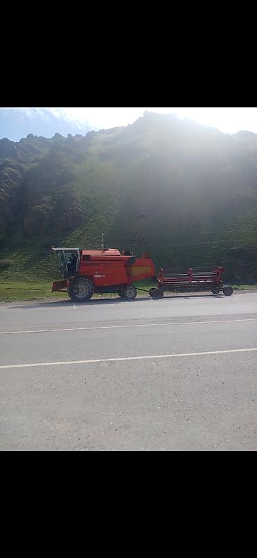 daewoo lanos 1: Зерноуборочный комбайн MASSEY FERGUSON 23 красного цвета с черными и — 3