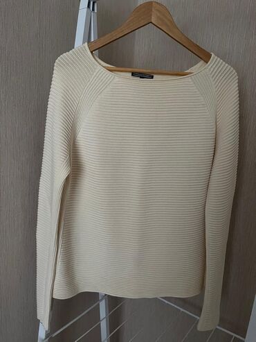 uşad idman köynəyi: Tommy Hilfiger qadin koftasi 1 defe geyinilib. Teze kimidir. L-XL