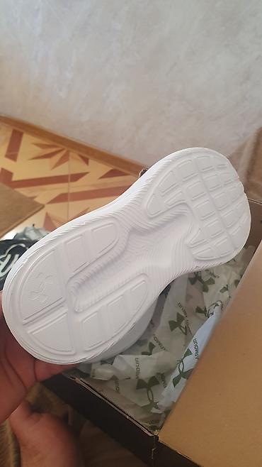 t800 ultra 2: Under Armour kişi idman ayaqqabısı - Rəng: tünd göy üst, ağ altlıq - — 2