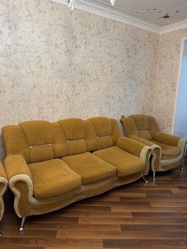 Raskladuşkalar: İşlənmiş, Divan, 2 kreslo, Bazasız, Açılan