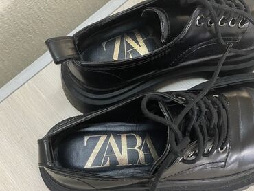 обувь зара: Ботинки кожаные Zara оригинал. 
Новые. Размер 36