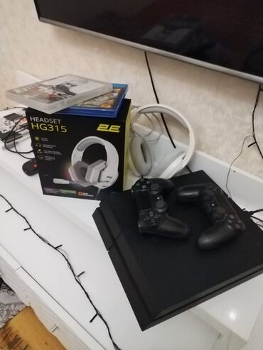 PS4 (Sony Playstation 4): PlayStation 4 oyun konsolu içinde yazılma 7 oyun var + iki ədəd