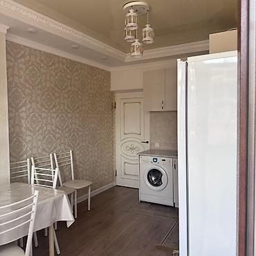 Кухонные гарнитуры: Светлая кухня-столовая с выходом на лоджию.сдаю 1 комнатную квартиру — 4