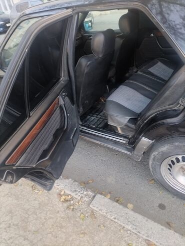 Mercedes-Benz: Mercedes-Benz 250: 2.5 l | 1993 il Sedan — 8