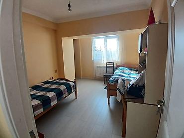 10 mikrayon: 2 otaqlı mənzil – geniş və işıqlı - Plan: geniş zal, ayrıca yataq — 6