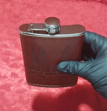 Digər kolleksiyalar: İçki qabı dəsti şahmat lövhəsi ilə birlikdə satılır. Üzərində Alov — 18