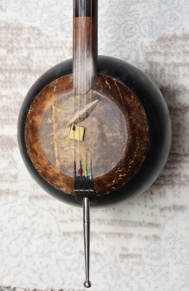 Kamança: Kamança xalq çalğı aləti. Çox dəyərlidir. Üstündə çexol, əlavə simlər -da lalafo.az — 7 Kamança: Kamança xalq çalğı aləti. Çox dəyərlidir. Üstündə çexol, əlavə simlər — 7