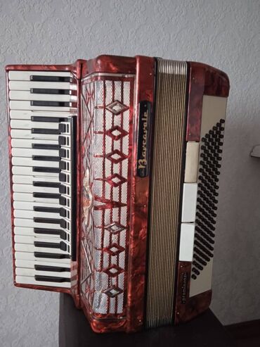 Музыкальные инструменты: Германский аккардион 4х4, 11 регистр толук иштейт . Абалы эң жакшы