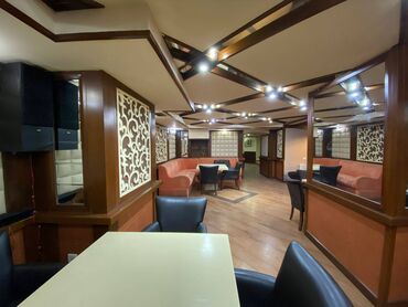 Restoran, kafelər: İçəri şəhər metrosunun yaxınlığında, 360 kv sahəsi olan (yarızirzəmi — 9