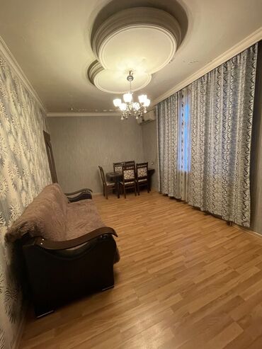 atyalı ev: Evdə yaşamaq üçün hərbir şərait var. Marşruta yaxındır. Yaxınlıqda