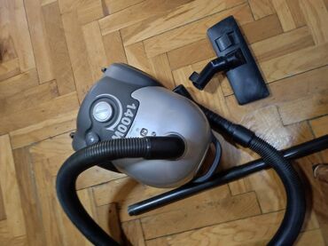 Klasični usisivači: Usisivac LG na papirnu kesu dobar kompletan ispravan 
Mirjevo — 3
