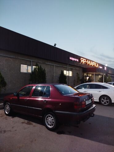 Volkswagen: Volkswagen Vento: 1994 г., 1.8 л, Механика, Бензин, Седан