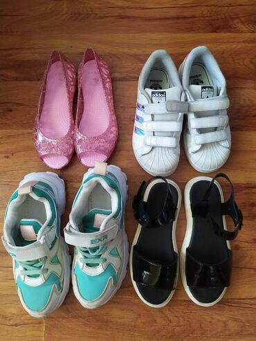 Детская обувь: Продаю обувь на девочку 31-32 размер Носили мало, качество