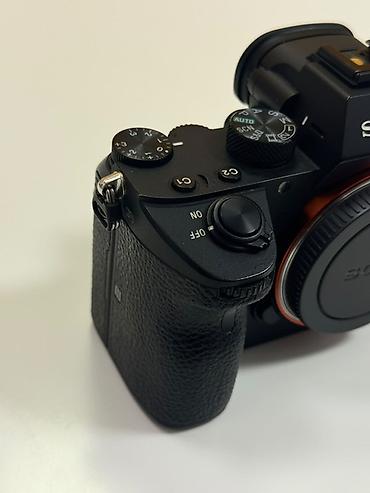 sony a7s iii: Sony α7 III (ILCE‑7M3) — тушка E‑mount. Ключевые особенности: - — 4
