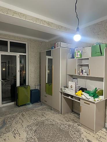 Студия с кухонной зоной и балконом. - Планировка: просторная