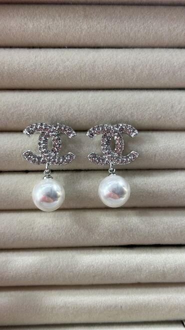 trenerke 14: Chanel, Set: Minđuše, Materijal: Biser, Srebro
