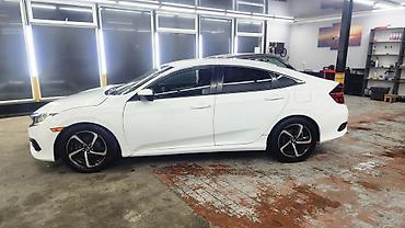 Honda: Honda Civic: 2017 г., 2 л, Вариатор, Бензин, Седан — 8
