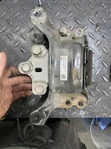 swiss tools imbus: AUDI VW NOSAC MOTOR ORIGINAL TOP STANJE 5Q0199555 | audi delovi — 2