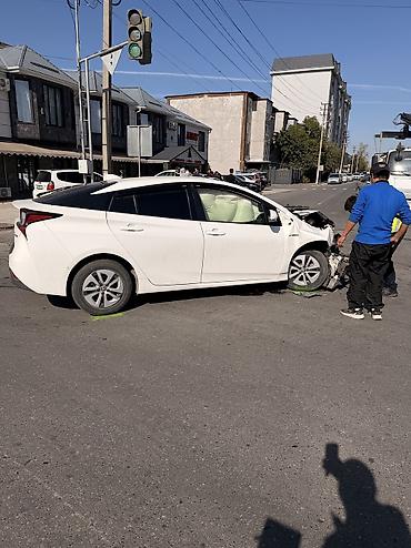 carplay бишкек: Toyota Prius: 2019 г., Гибрид — 2