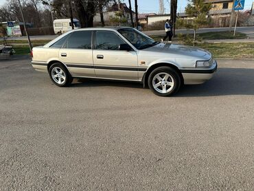 Mazda: Mazda 626: 1988 г., 2 л, Механика, Бензин, Хэтчбэк