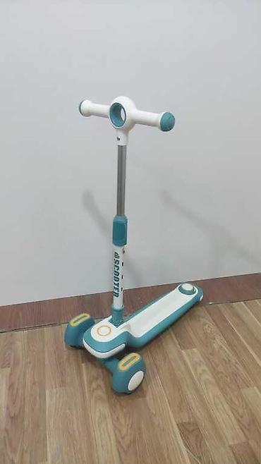 Elektrikli samokatlar: Uşaq skuteriUşaq üçün hazırlanmış bu mavi rəngli skuter həm — 1