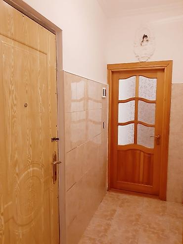 Daşınmaz əmlak: Bakı, 4-cü mikrorayon, 2 otaqlı, Köhnə tikili, m. Memar Əcəmi, 65 kv. m — 6