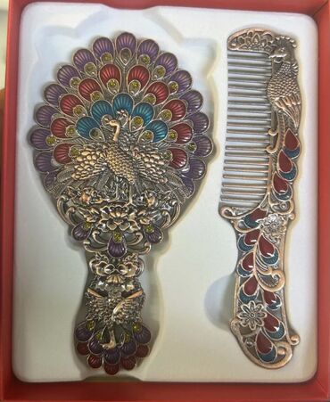 Digər aksesuarlar: Üzərində qırmızı,qara və ağ rənglərin qarışığı ilə simmetrik butalı — 9