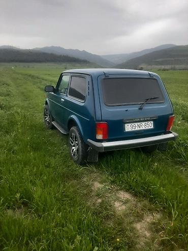 фургоны категории б: LADA Niva 4x4, mavi rəngli, 3 qapılı ofroud krossover. Xüsusiyyətlər — 1
