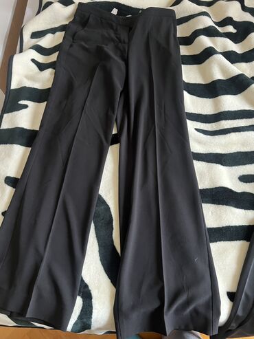 Костюмы: Брюки, Sisley, S (EU 36), M (EU 38), L (EU 40), цвет - Черный