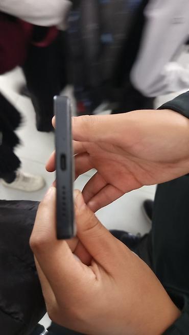 Уюлдук телефондор жана аксессуарлар: Redmi, Redmi 13C, Колдонулган, 256 ГБ, түсү - Кара, eSIM — 4
