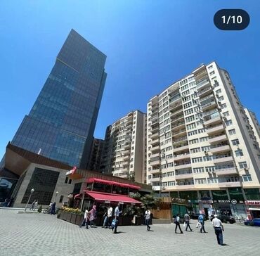 ay ərzində mənzil: Bina Xətai metrosunun düz yanında yerləşir.Metrodan çıxan kimi binanın