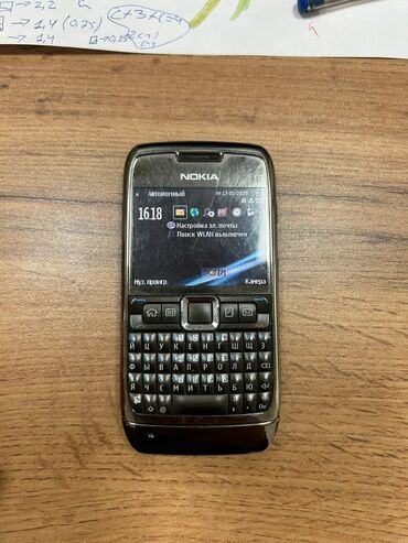 Nokia: Nokia E71, 4 GB, rəng - Qızılı, Düyməli, Simsiz şarj, İki sim kartlı