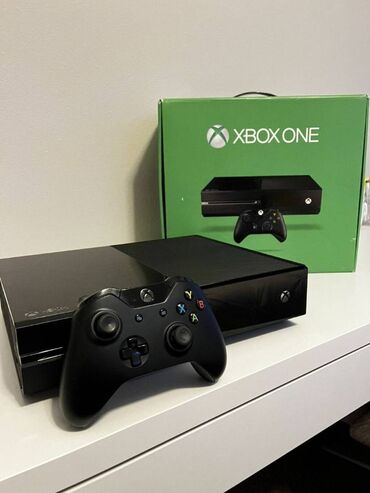 Xbox One: Xbox one yaxsi veziyyetdi, hec bir problemi yoxdu. 1 pultu kabelleri