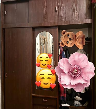 Geniş tutumlu, sürgülü qapılı paltar dolabı - Material: taxta/laminat