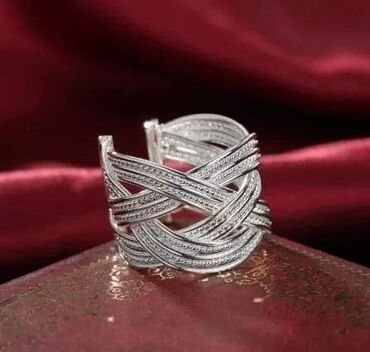 Prstenje: Cena 950 din — 1