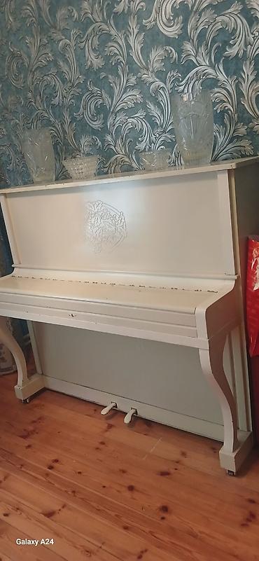 korg pa x3: Upright pianino – ağ rəngdə klassik model - Korpus: ağ rəngli, düz — 1