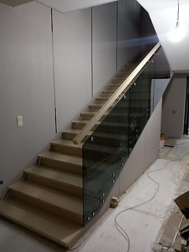 Деревянные лестницы: Лестницы под заказ для интерьеров в современном стиле. - Прямые марши — 2