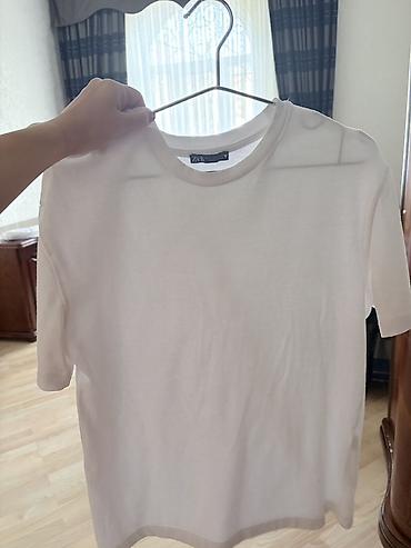 ZARA qadınT‑shirt - Rəng: ağ - Model: klassik crew neck (yuvarlaq