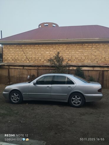 Mercedes-Benz: Mercedes-Benz E 220: 2.2 l | 2001 il Sedan — 3