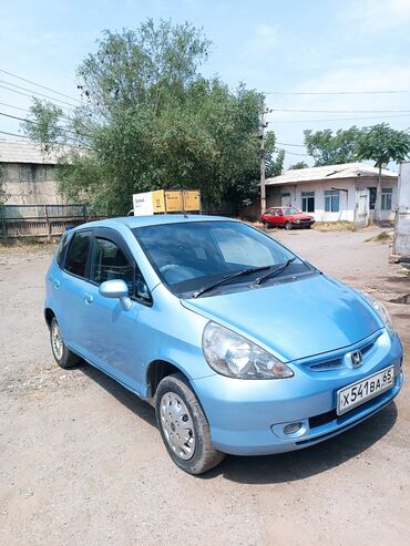 шипованные шины: Honda Fit: 2001 г., 1.3 л, Вариатор, Бензин