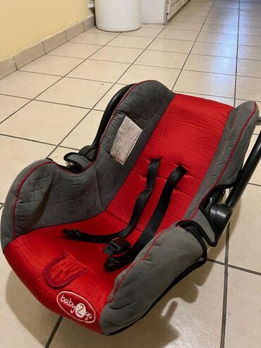 кресло для ребенка в машину: Baby2Go uşaq avtomobil oturacağı/daşıma beşiyi - Rəng: qırmızı-boz