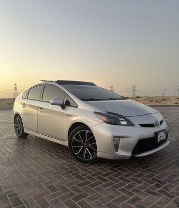 2000 manat ilkin odenis masinlar: Toyota Prius: 1.8 l | 2015 il Hetçbek