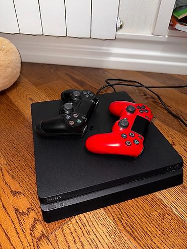 joystick ps4: Playstation 4 slim,500GB,2 joystick,biri qara renginde,obiri ise — 3
