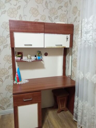 Для мальчика, Письменный стол