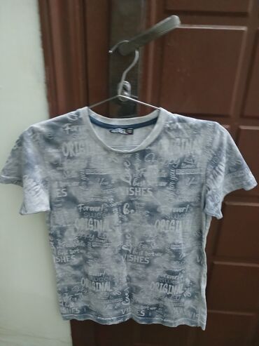 Köynəklər: Hərbiri təzə kimidi 10 .12 yaş uşaqlar üçün hamısı bir yerdə 30m — 4